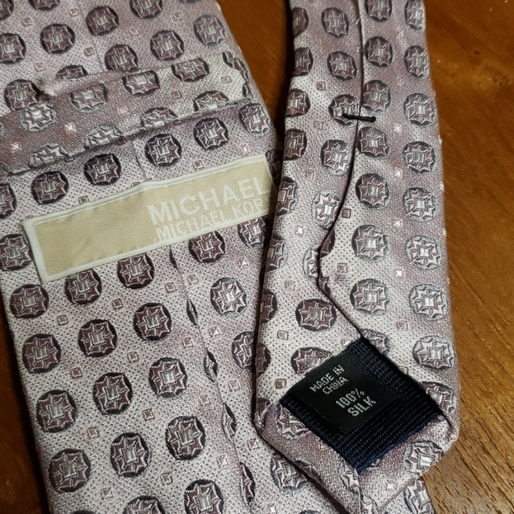 2/$15 SALE Michael Kors Pink Silk Tie - Picture 4 of 8